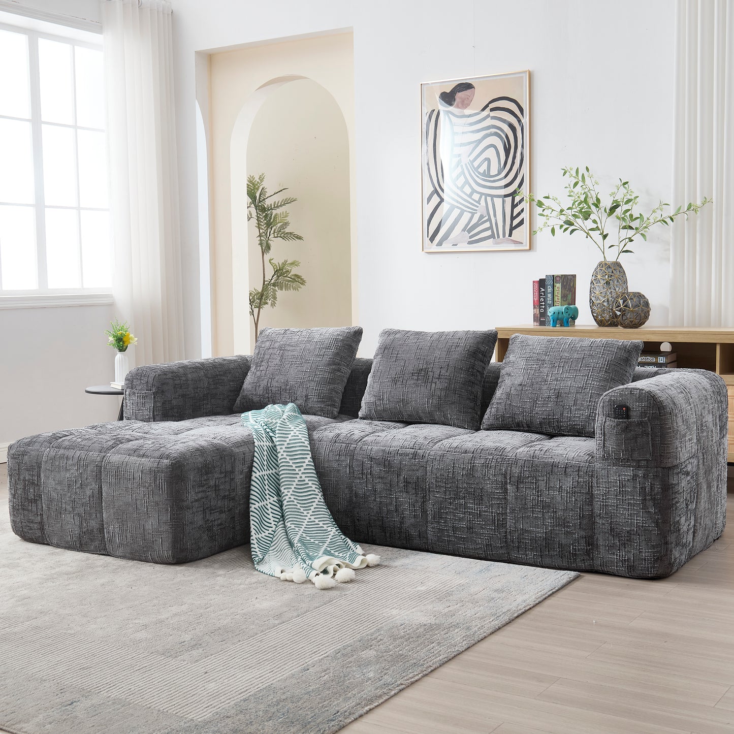 Modernes Sektionssofa, L-Sofa, 3-Sitzer-Sofa, keine Installation erforderlich, Chenille-Sofa mit Chaiselongue und Armlehnen, 3 Kissen, Seitentasche für Fernbedienung, Grau