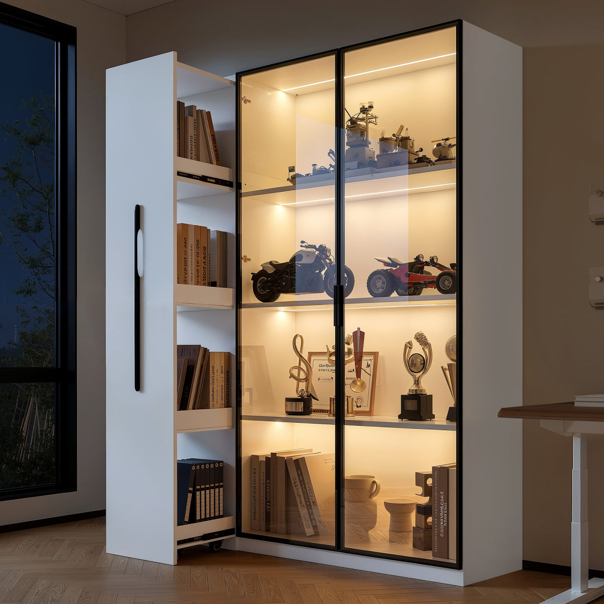 Multifunktionsschrank 110,5x35x160cm - LED-Vitrine mit bernsteinfarbenem Glas, Seitenauszug & Rollen - Weißer Hochschrank im modernen Stil